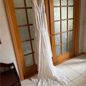 Size 12 Lace BHLDN Wedding Dress Train with Covered Buttons Unworn, Unaltered